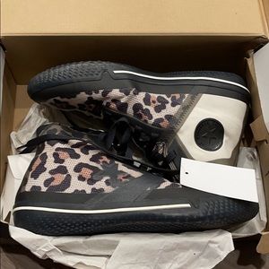 Converse high top tennis shoes